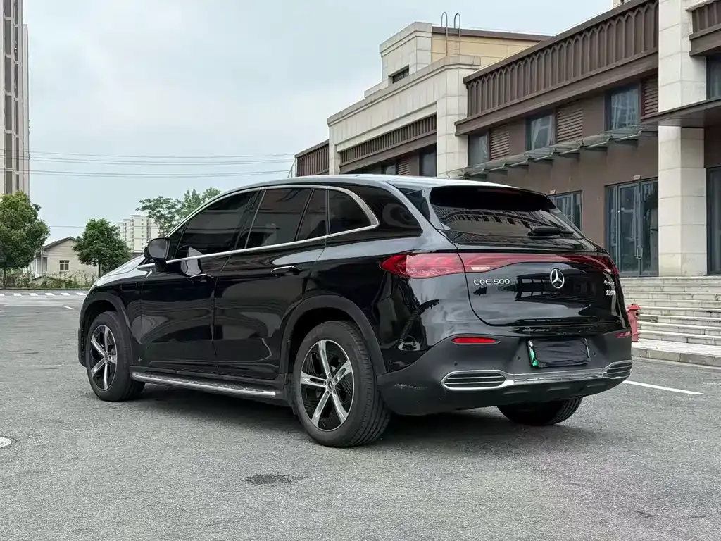 Mercedes-Benz EQE SUV — фото 4