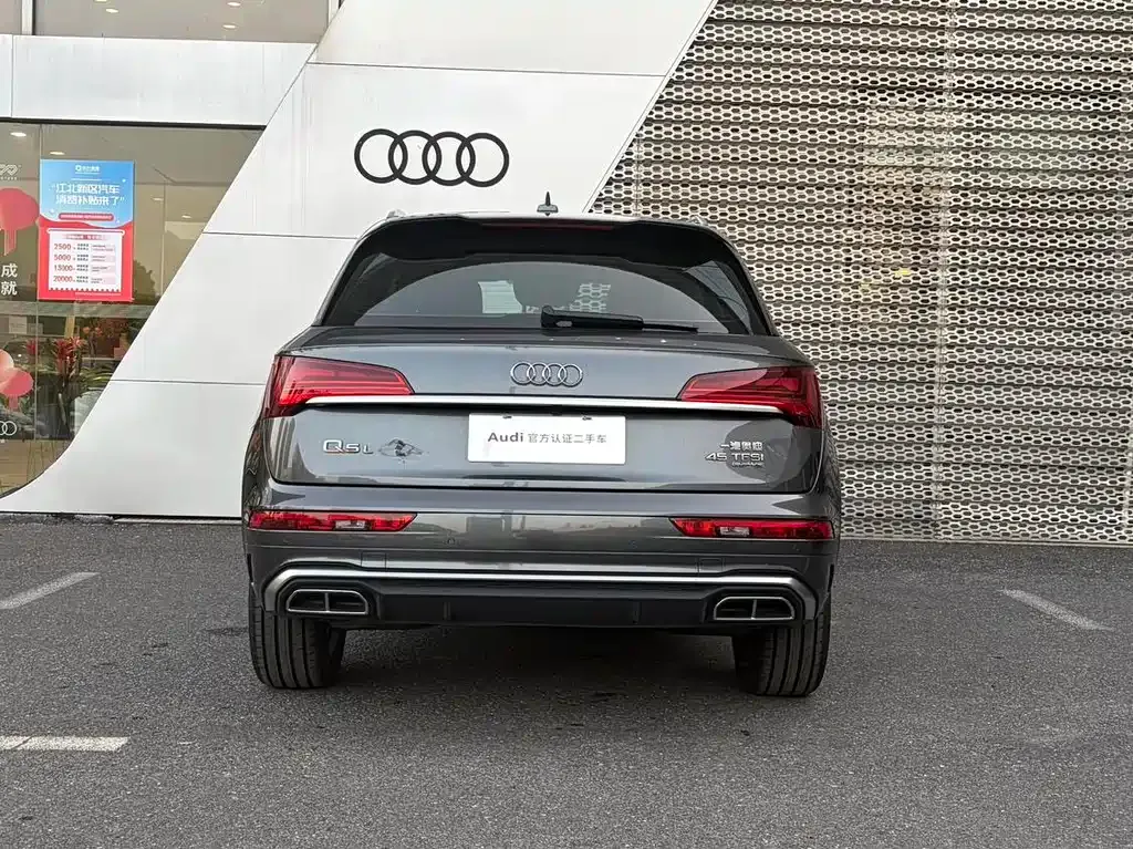 Audi Q5L — фото 10