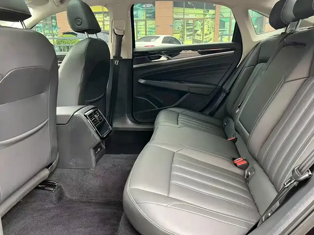 Volkswagen Passat — фото 3