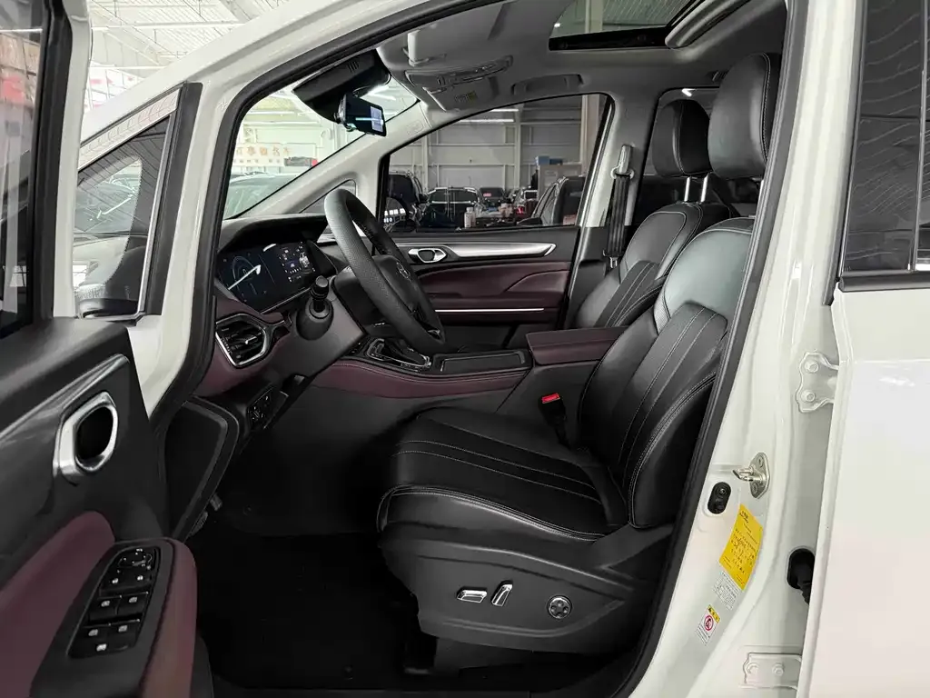 GAC Motor Trumpchi M6 — фото 10