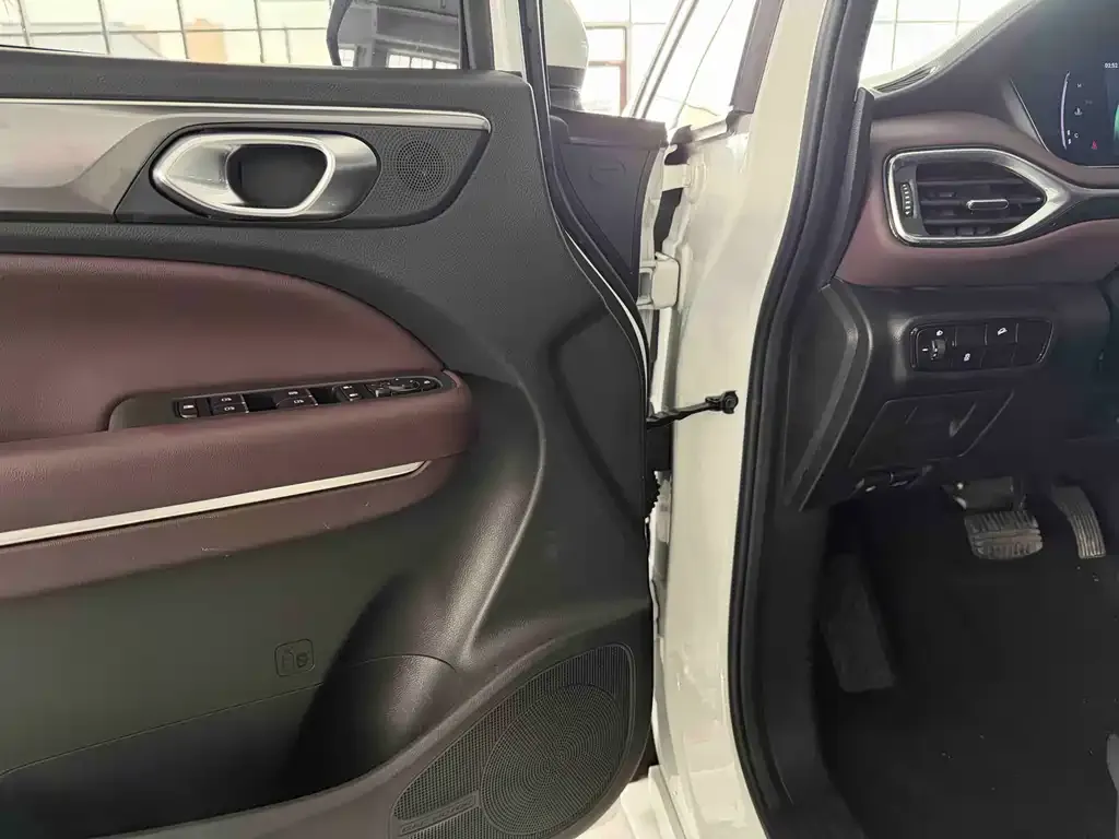 GAC Motor Trumpchi M6 — фото 3
