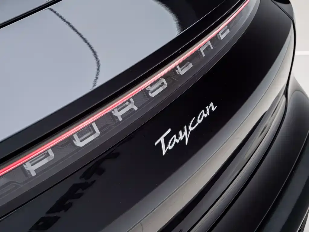 Porsche Taycan — фото 10