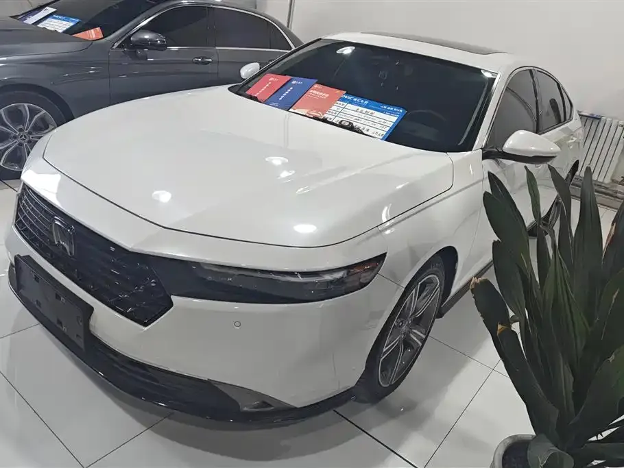 Honda Accord — фото 1