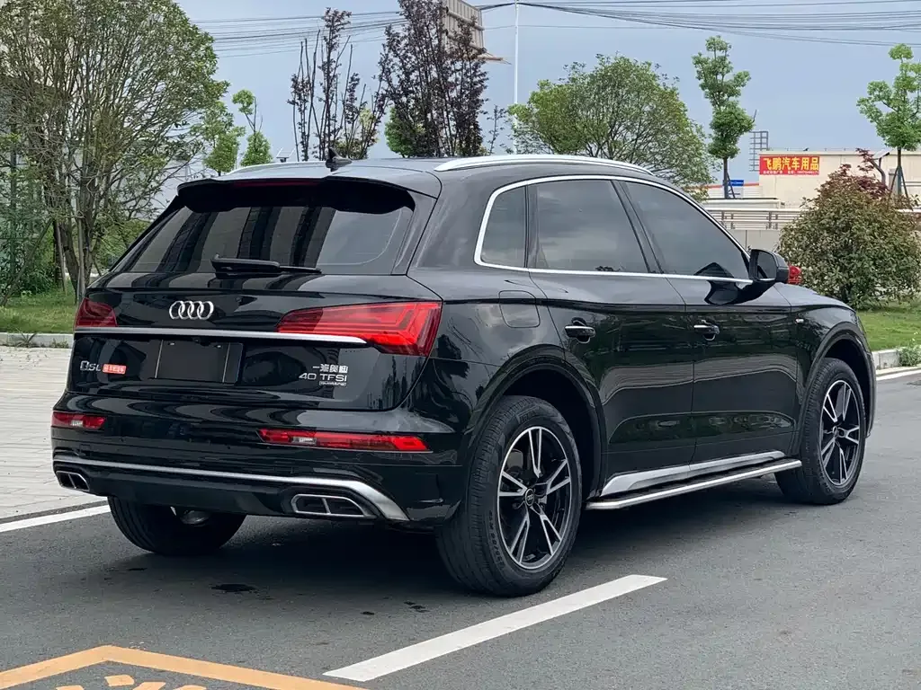 Audi Q5L — фото 10