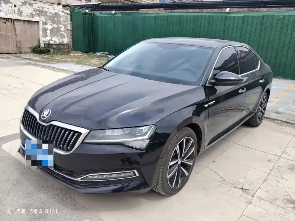 Skoda Superb — фото 1