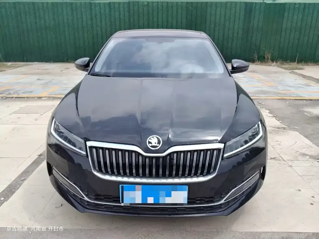 Skoda Superb — фото 9