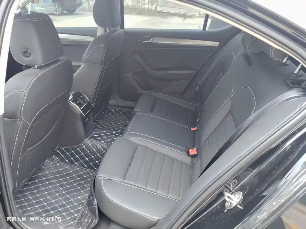Skoda Superb — фото 10