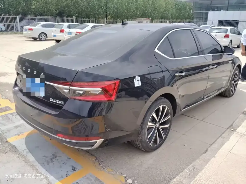 Skoda Superb — фото 7