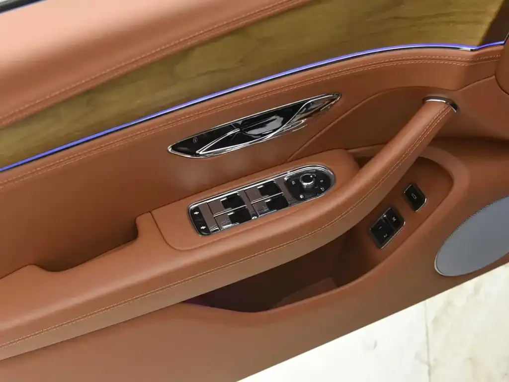 Bentley Flying Spur — фото 10