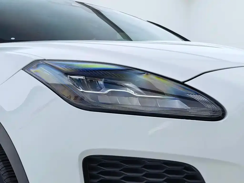 Jaguar E-PACE — фото 7