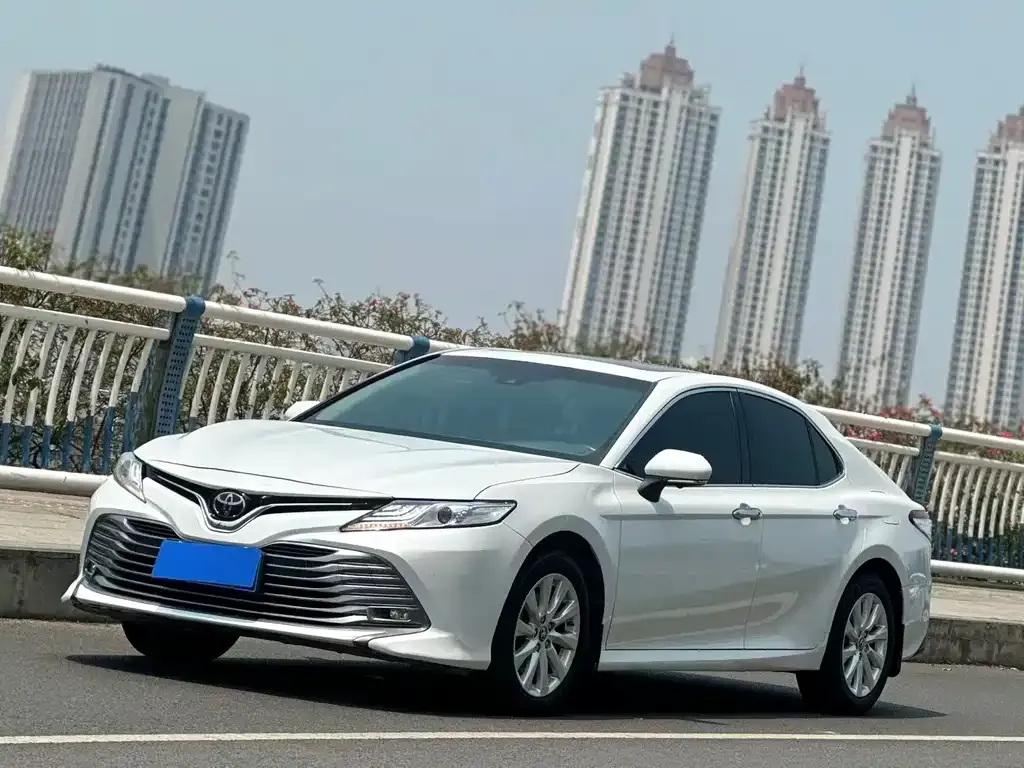 Toyota Camry — фото 8
