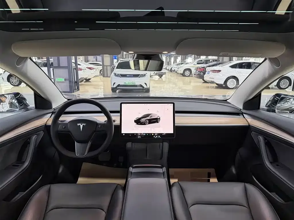Tesla Model 3 — фото 2