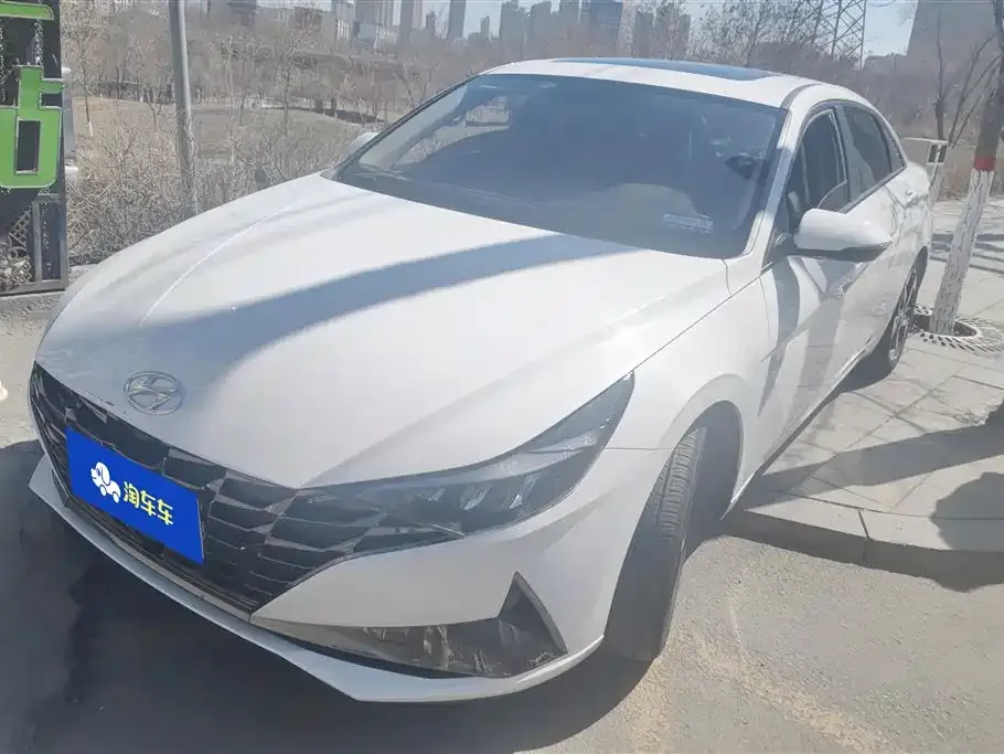 Hyundai Elantra — фото 1