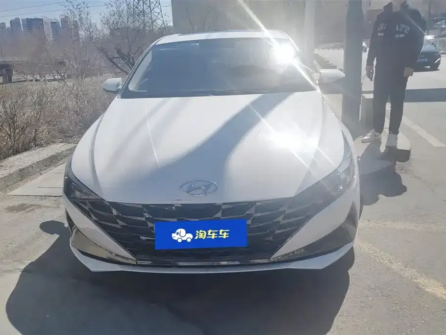 Hyundai Elantra — фото 2