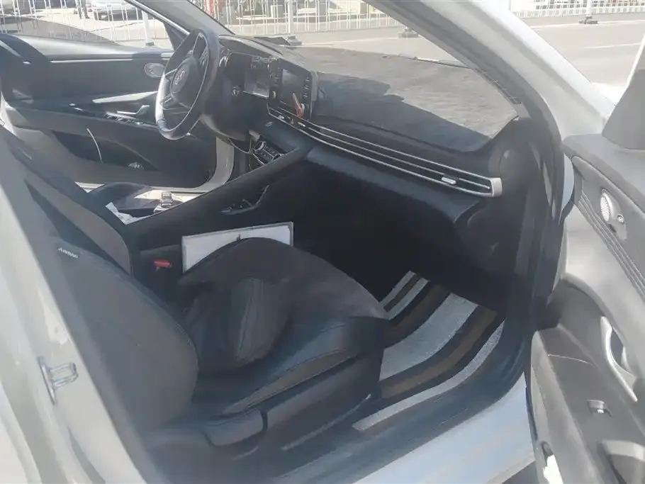 Hyundai Elantra — фото 10