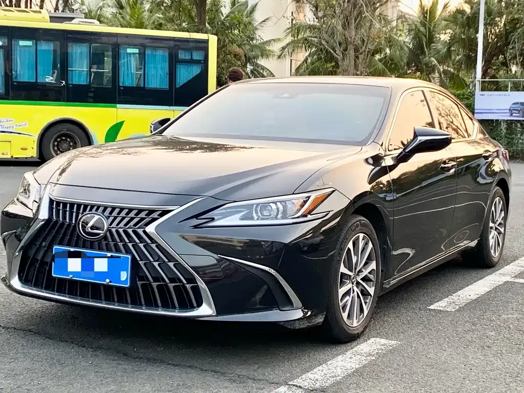 Lexus ES — фото 1