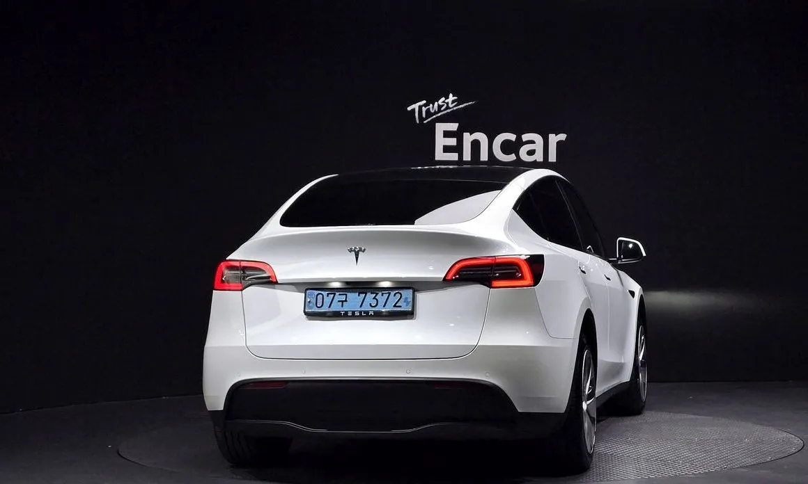 Tesla Model Y — фото 4