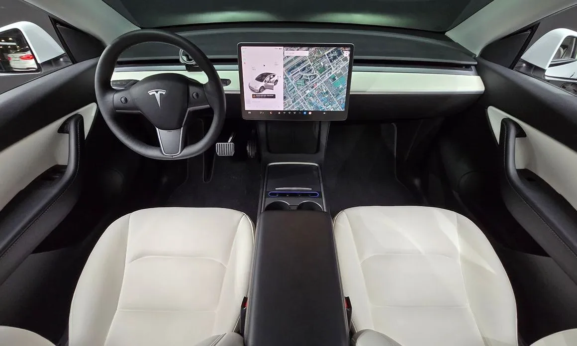 Tesla Model Y — фото 9