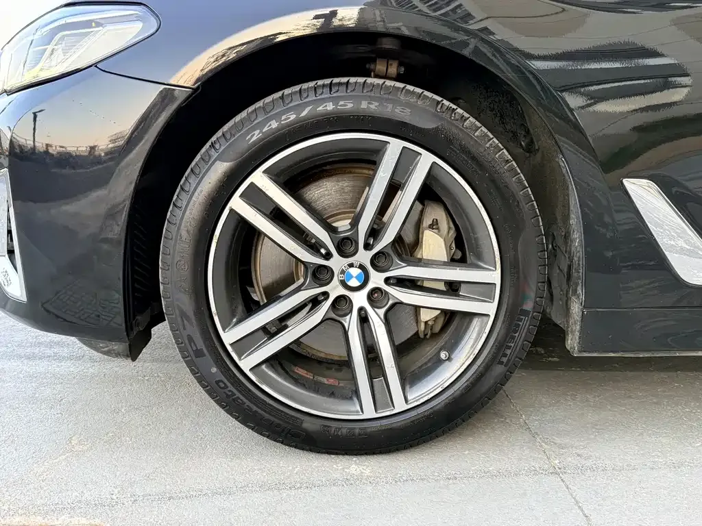 BMW 5 Series — фото 4