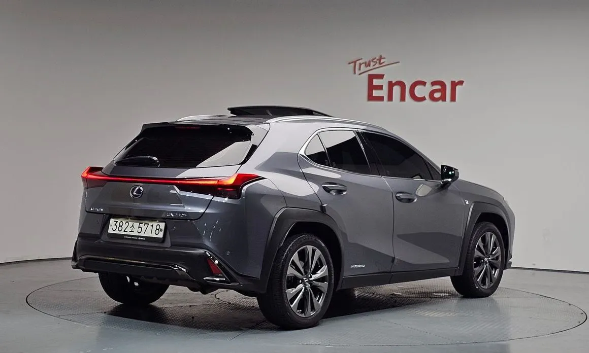 Lexus UX — фото 4