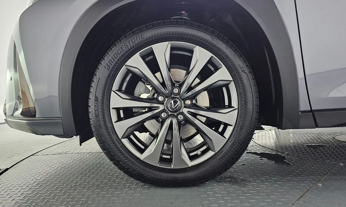 Lexus UX — фото 5