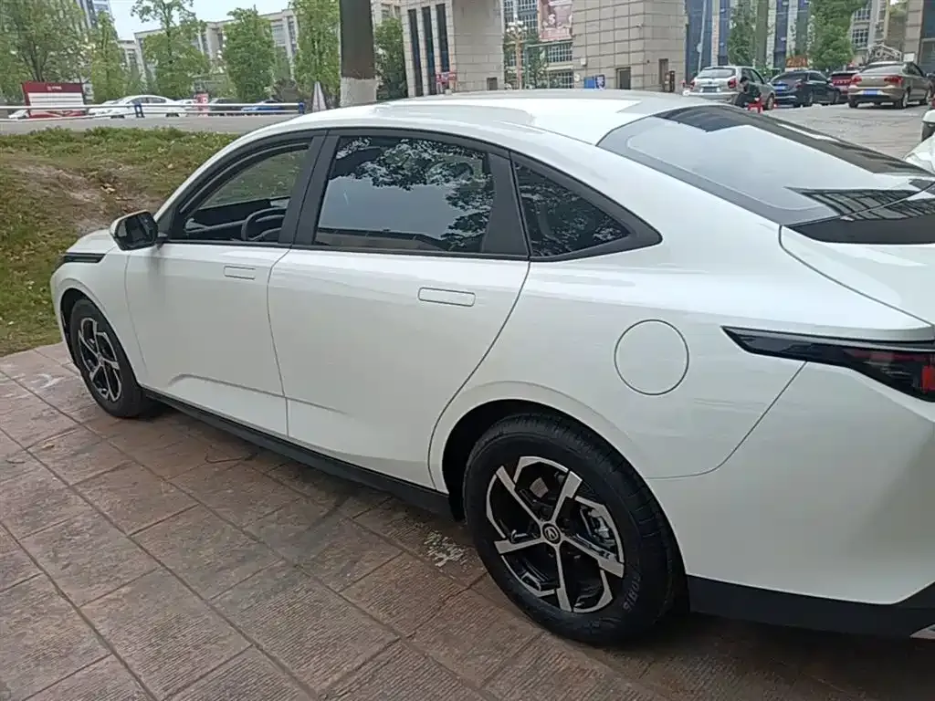 Changan Eado — фото 10