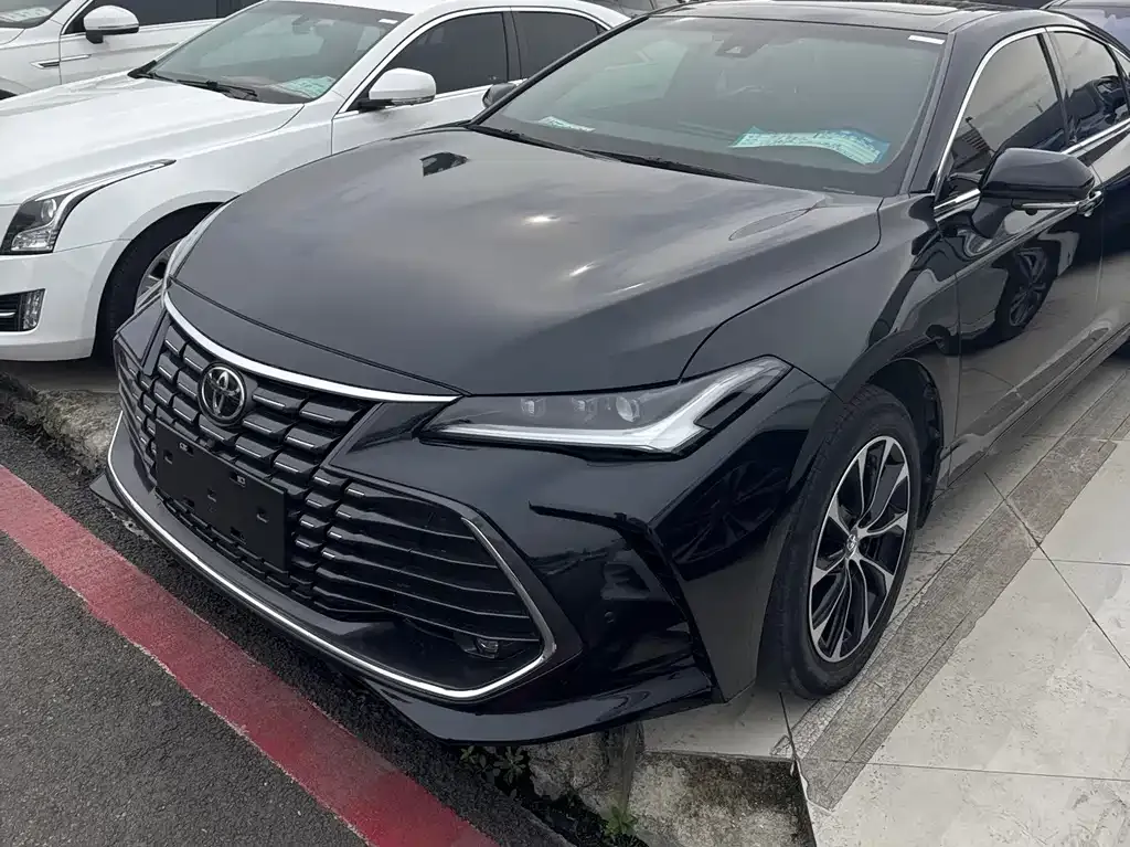 Toyota Avalon — фото 1