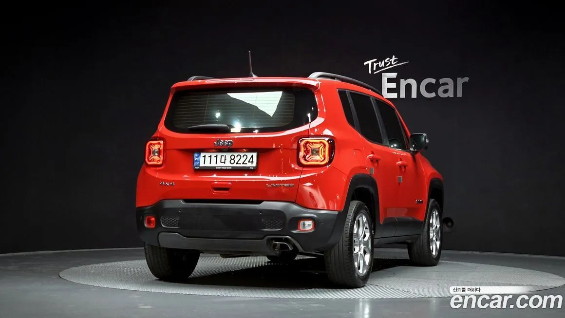 Jeep Renegade — фото 10