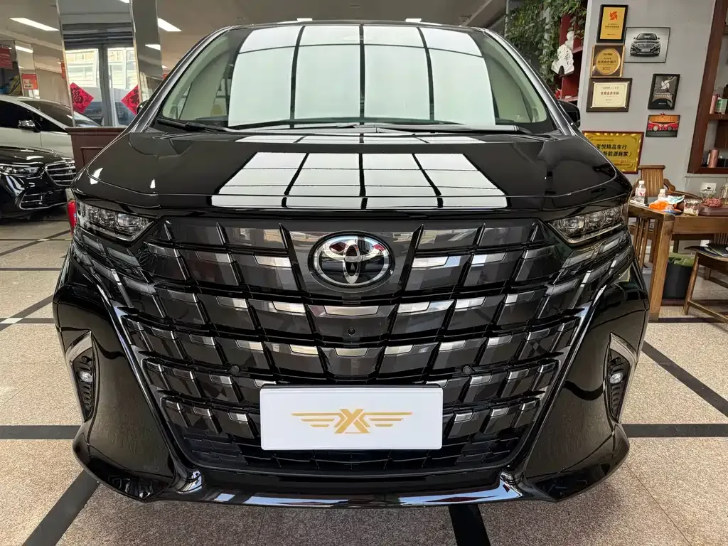 Toyota Alphard — фото 4