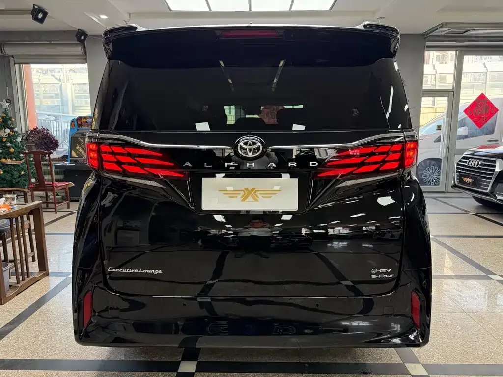 Toyota Alphard — фото 3