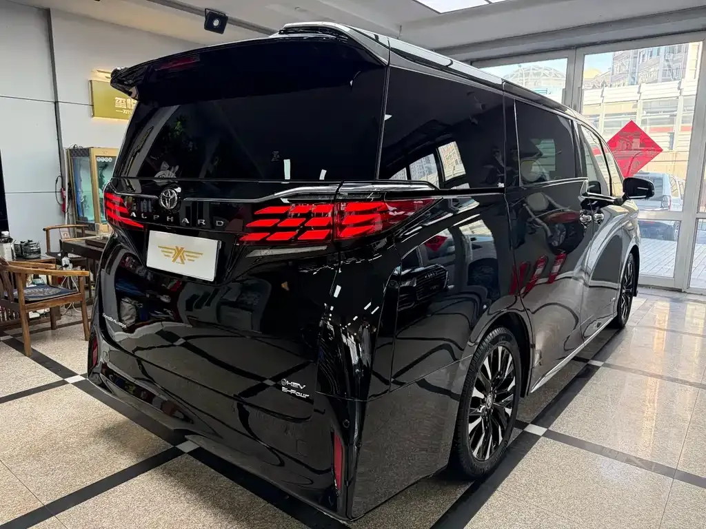 Toyota Alphard — фото 6