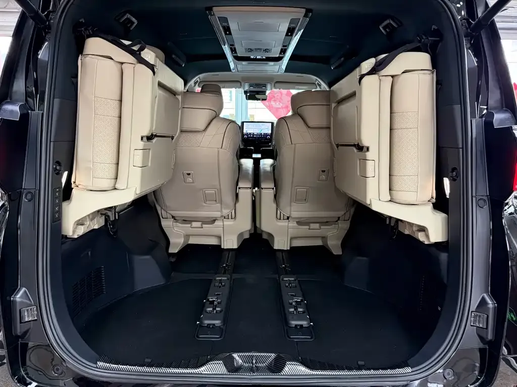 Toyota Alphard — фото 2