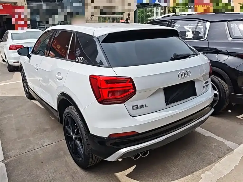 Audi Q2L — фото 4