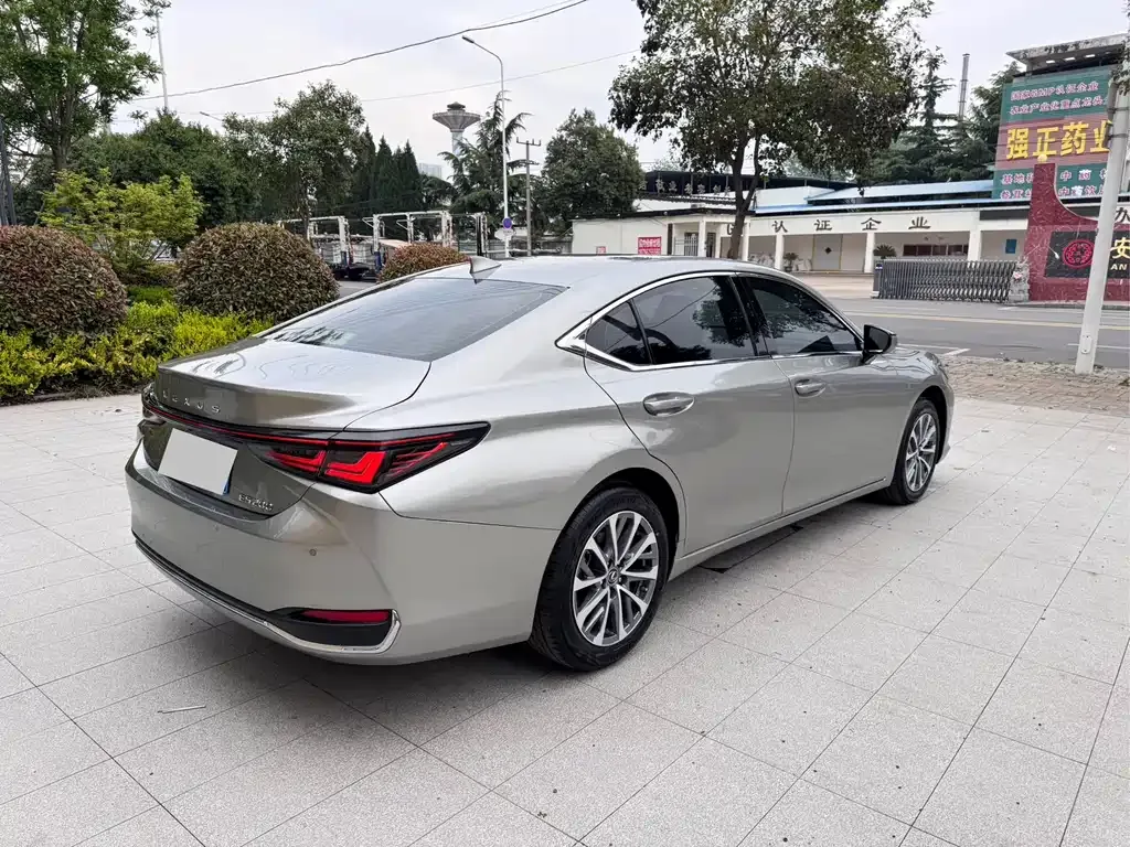 Lexus ES — фото 9