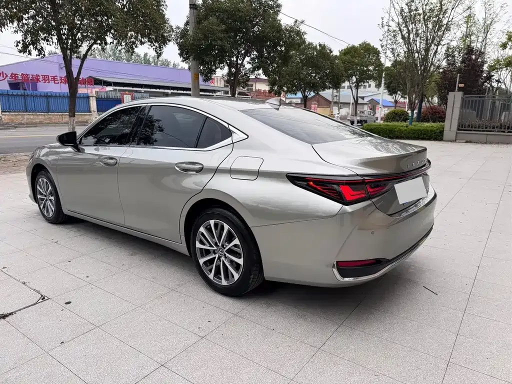 Lexus ES — фото 7