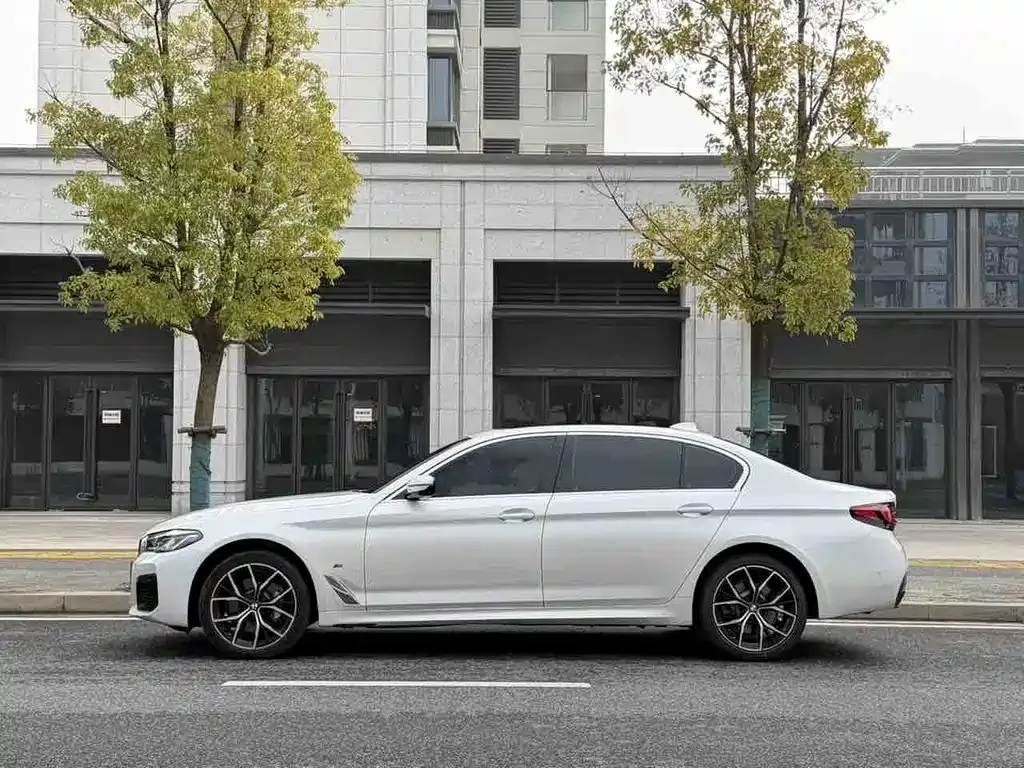 BMW 5 Series — фото 4