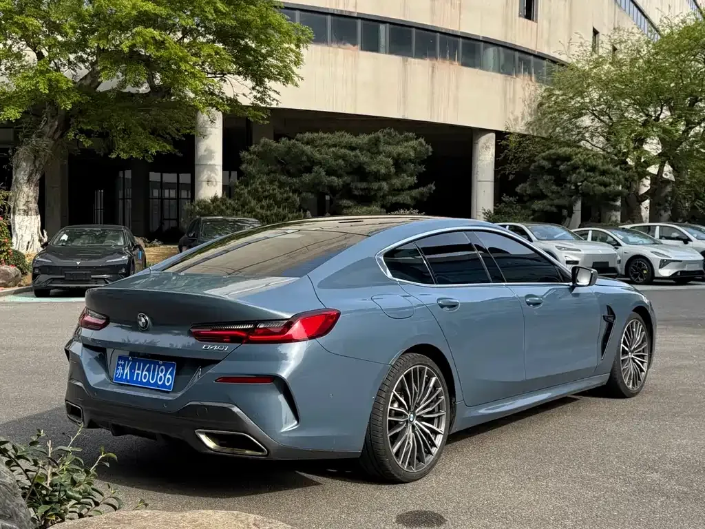 BMW 8 Series — фото 7