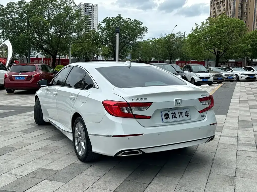 Honda Accord — фото 9