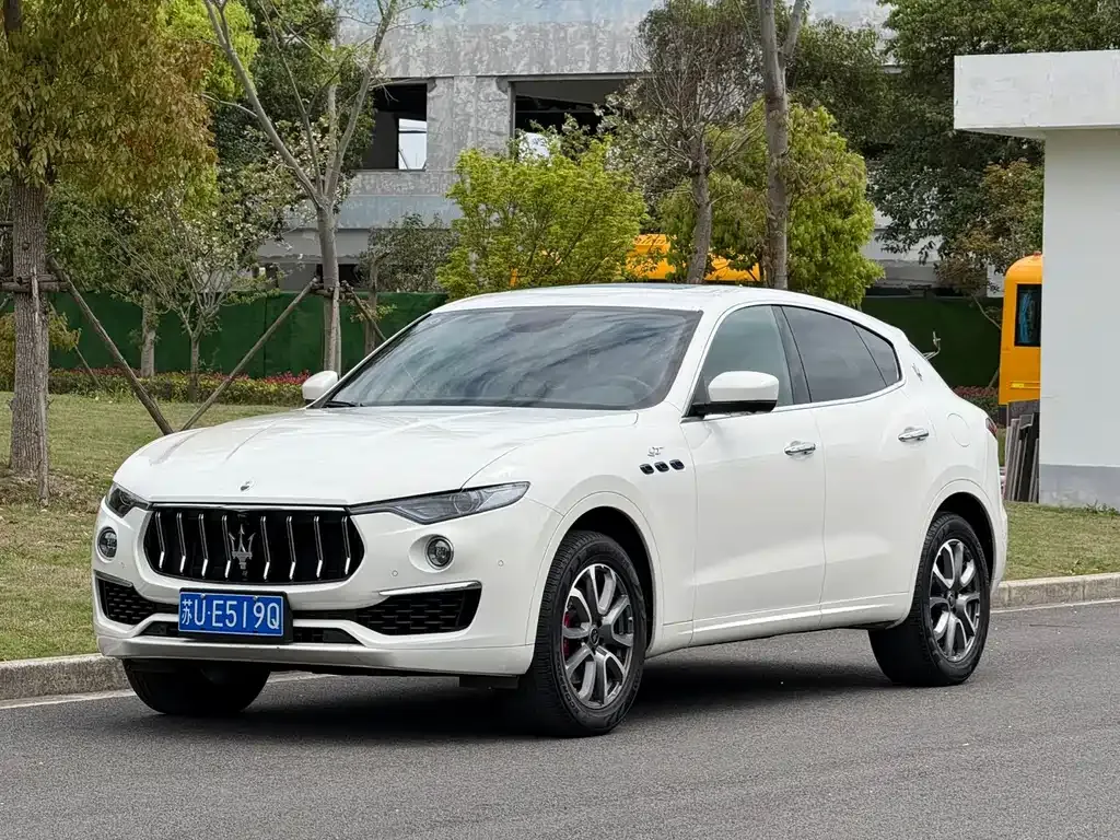 Maserati Levante — фото 1