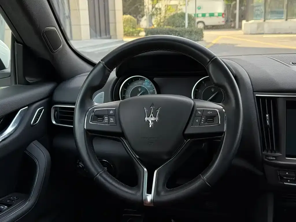 Maserati Levante — фото 3