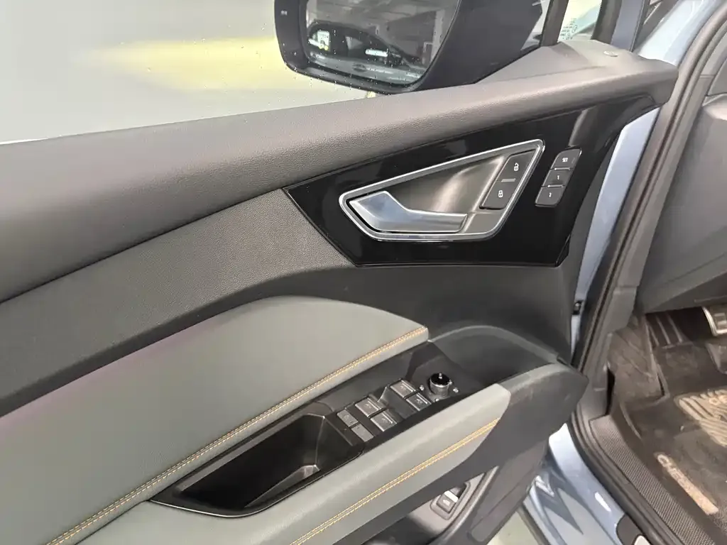 Audi Q4 e-tron — фото 10