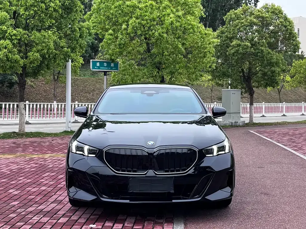 BMW 5 Series — фото 10