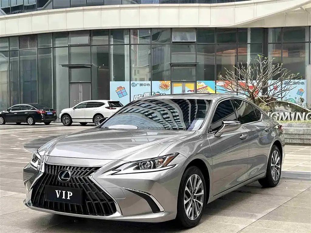 Lexus ES — фото 1