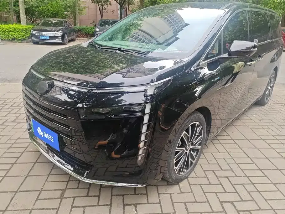 GAC Motor 传祺E8 PHEV — фото 1