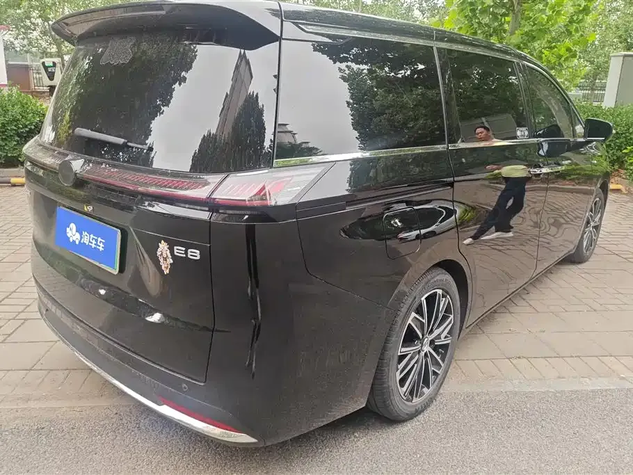 GAC Motor 传祺E8 PHEV — фото 8