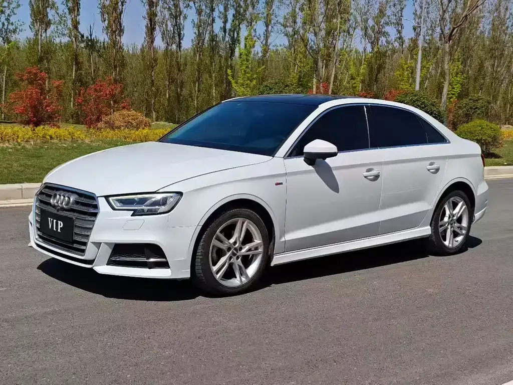 Audi A3 — фото 1