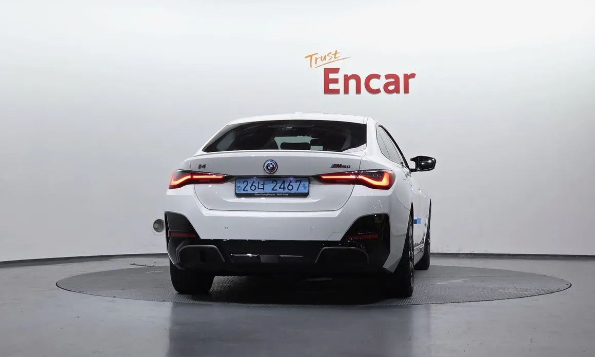 BMW i4 — фото 9