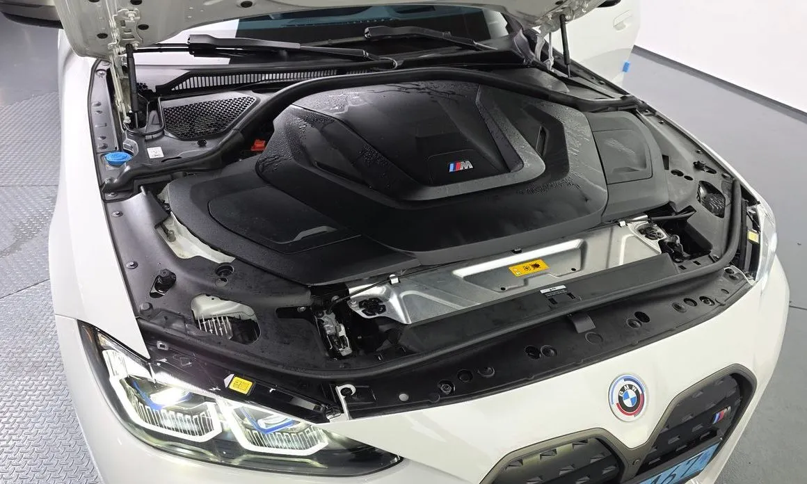 BMW i4 — фото 8