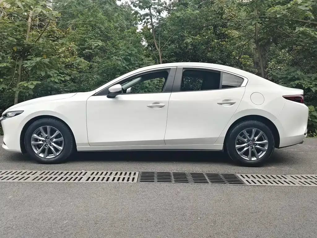 Mazda 3 Axela — фото 10