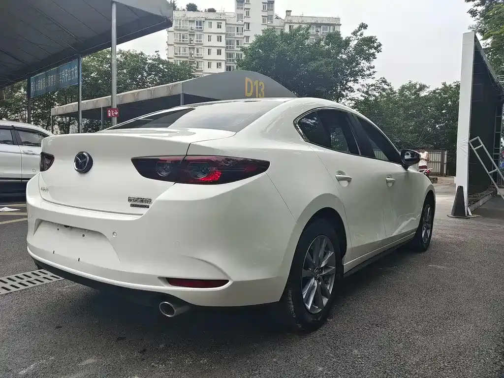 Mazda 3 Axela — фото 4
